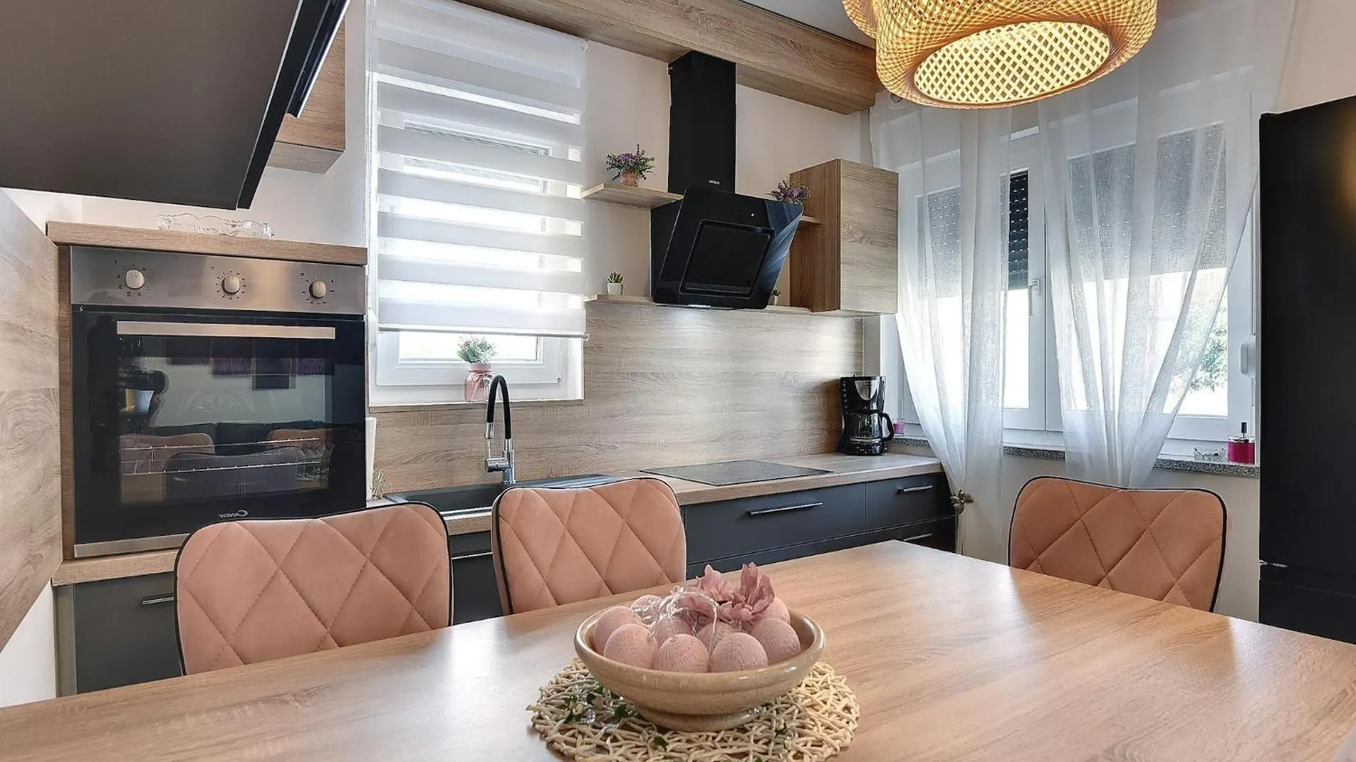 Modern Apartment With Terrace Medulin Croatia